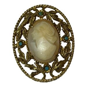 VTG FLORENZA REAL SHELL CAMEO CROWN PIN
